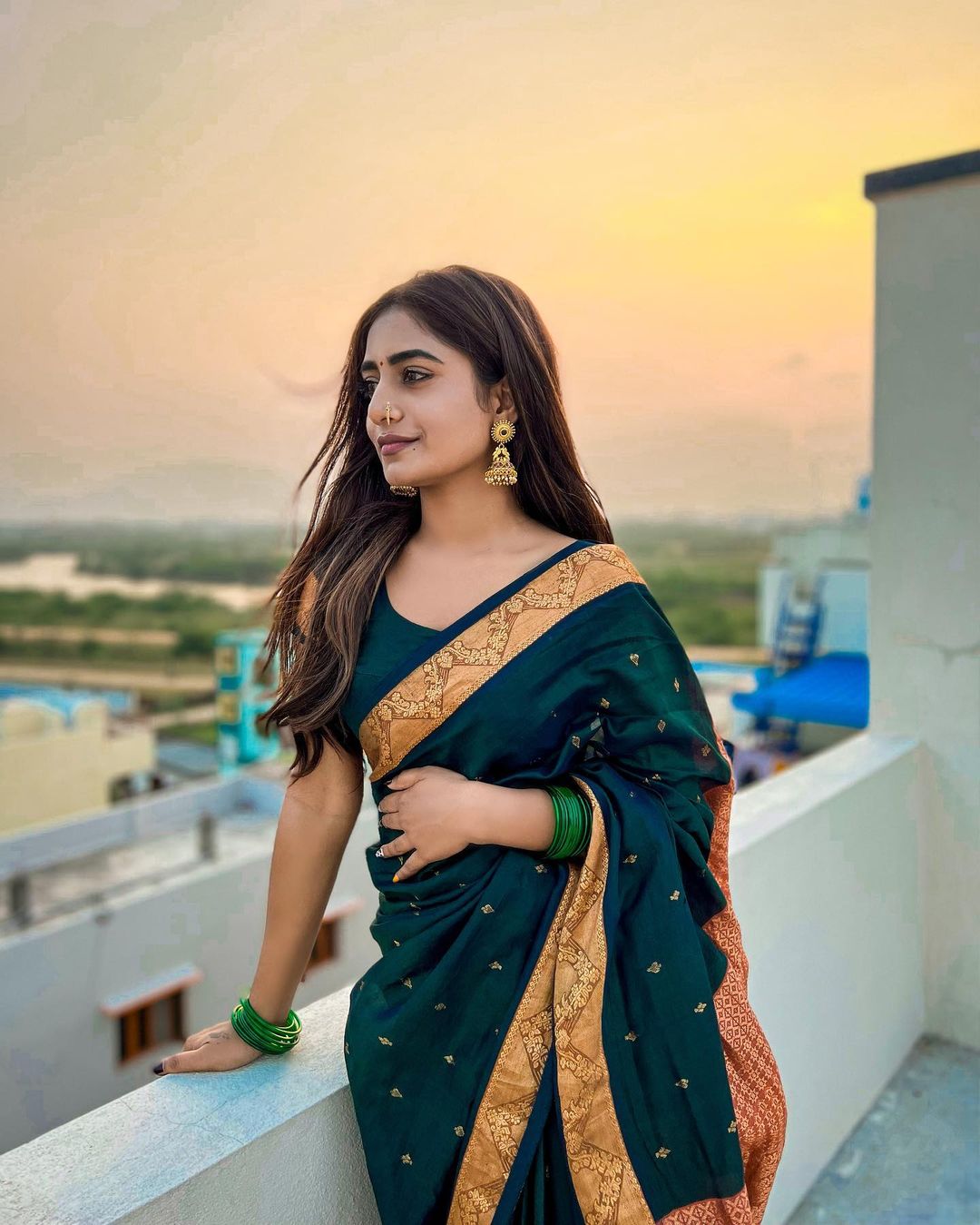 SOUTH INDIAN ACTRESS NAYANI PAVANI IN TRADITIONAL GREEN SAREE 5